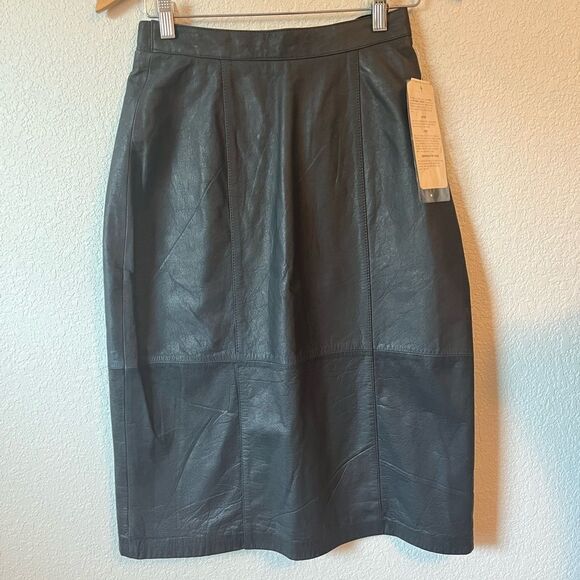 Quality vintage 90’s deadstock patchwork Black Leather Skirt 4  hunting wives - Picture 1 of 9